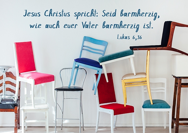 Postkarte - Seid barmherzig (Stühle)